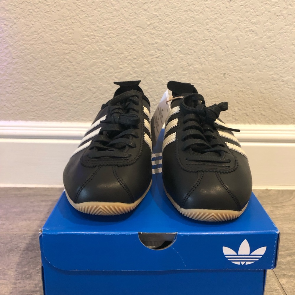 Adidas Originals Country Japan Leather Sneakers Black White Mens Shoes - New! - Picture 2 of 9
